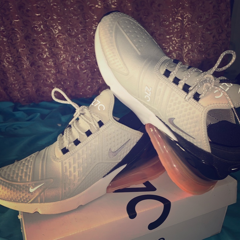 Women Air Max 270 SE.